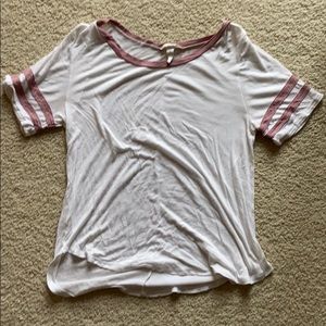 White short sleeve tee